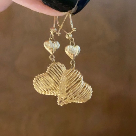 14K yellow Saudi gold mesh cut heart earrings - Picture 2 of 3
